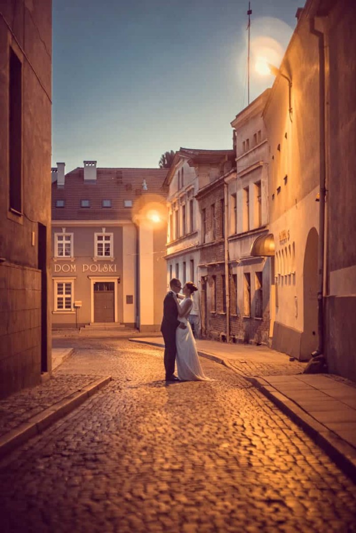 Czy ulica może być idealnym miejscem na fotografię ślubną w plenerze?